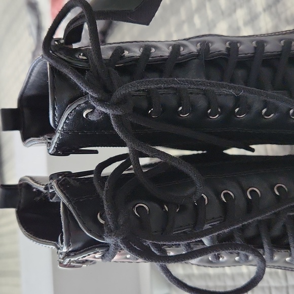 Boots - Picture 4 of 8